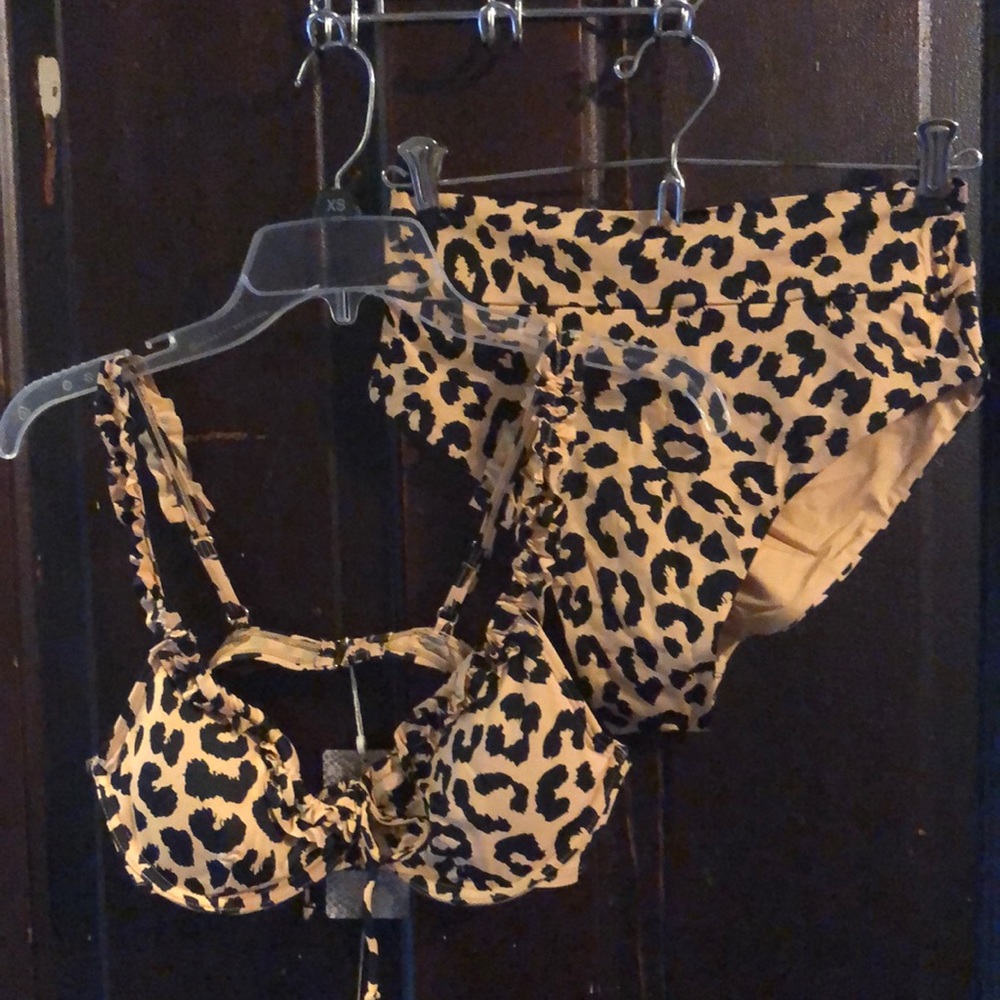 Toluca cheetah Angelina top and Gia Maxi Bottoms